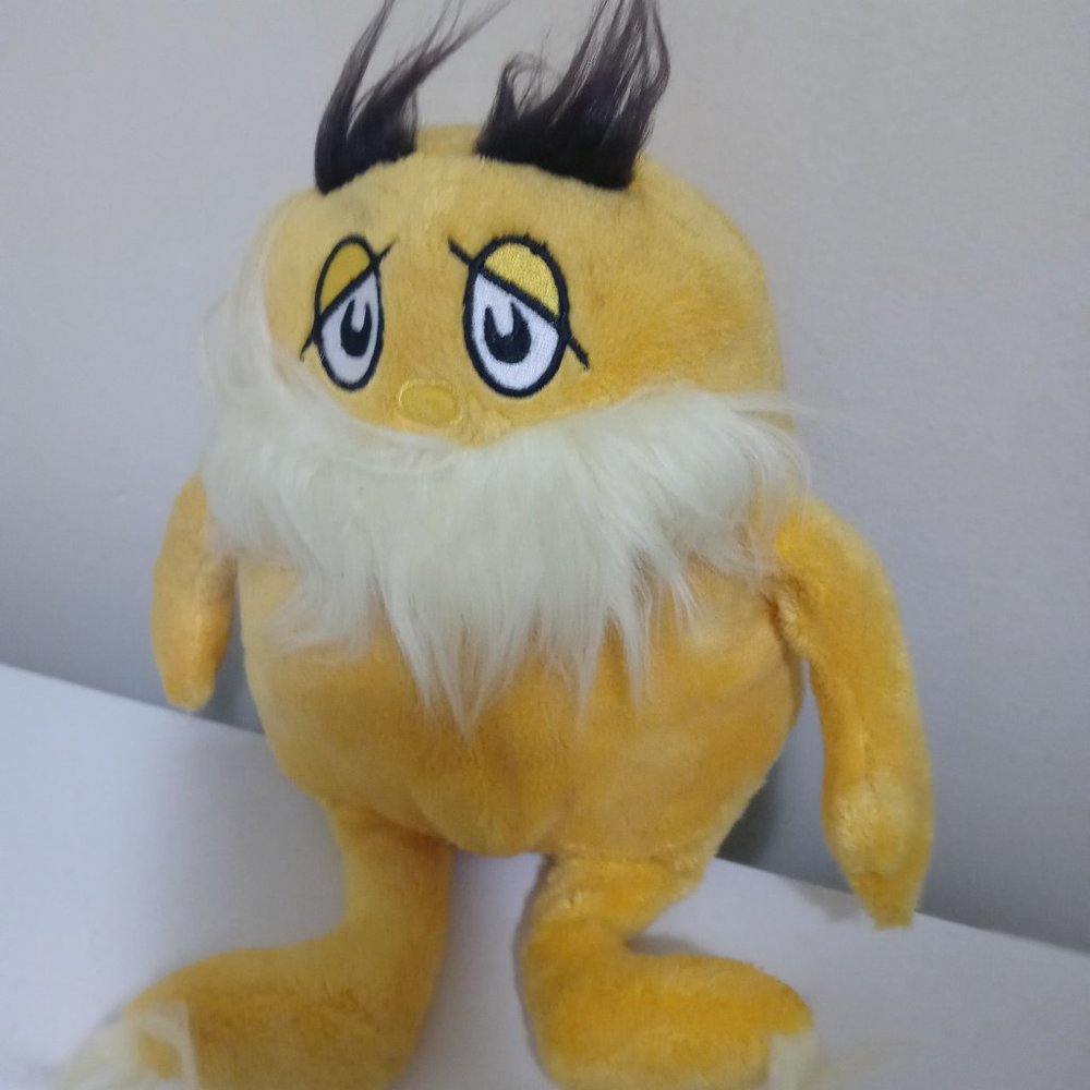 Two Dr Seuss Kohls Collectable plushs